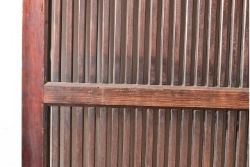 アンティーク建具　明治期　松材　縁起物の巾着金具付き!燻されたような色合いが魅力の蔵戸　(R-048516)