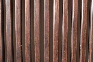 アンティーク建具　明治期　松材　縁起物の巾着金具付き!燻されたような色合いが魅力の蔵戸　(R-048516)