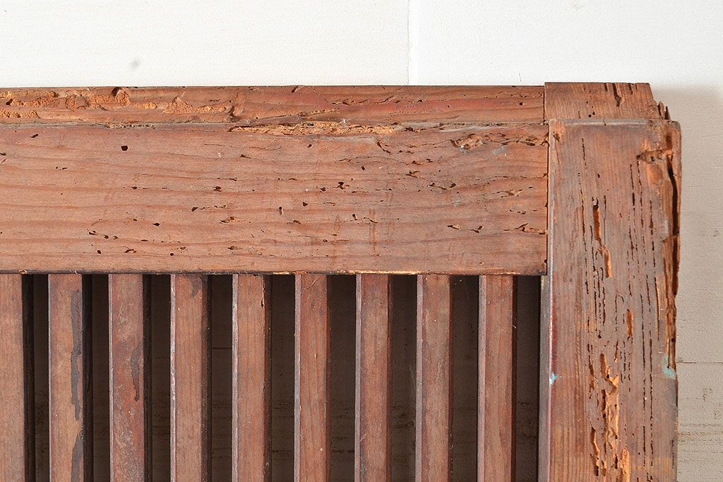 アンティーク建具　明治期　松材　縁起物の巾着金具付き!燻されたような色合いが魅力の蔵戸　(R-048516)