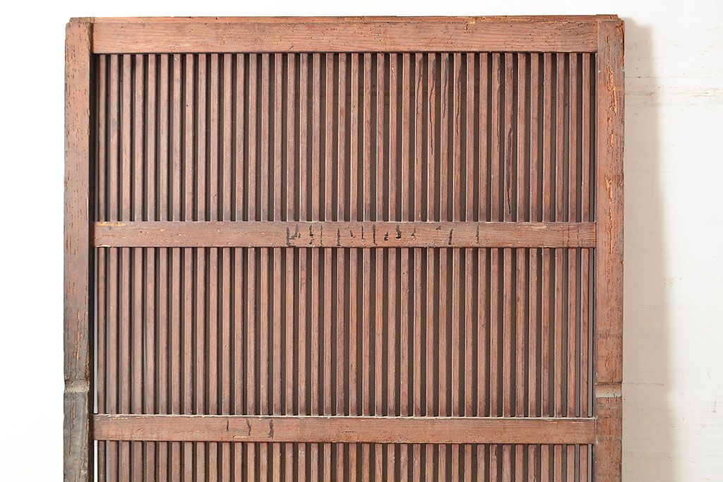 アンティーク建具　明治期　松材　縁起物の巾着金具付き!燻されたような色合いが魅力の蔵戸　(R-048516)