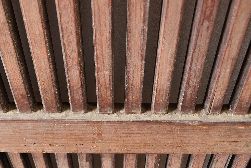 アンティーク建具　明治期　松材　縁起物の巾着金具付き!燻されたような色合いが魅力の蔵戸　(R-048516)