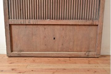 アンティーク建具　明治期　松材　縁起物の巾着金具付き!燻されたような色合いが魅力の蔵戸　(R-048516)