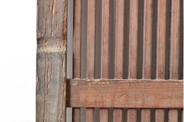 アンティーク建具　松材　縁起物の巾着金具付き!燻されたような色合いが魅力の蔵戸(引き戸、玄関戸)(R-048516)