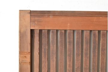 アンティーク建具　ヒノキ材　和の雰囲気を高める、重厚感のある佇まいが魅力の蔵戸(格子戸、引き戸、玄関戸)(R-048517)