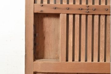 アンティーク建具　ヒノキ材　和の雰囲気を高める、重厚感のある佇まいが魅力の蔵戸(格子戸、引き戸、玄関戸)(R-048517)