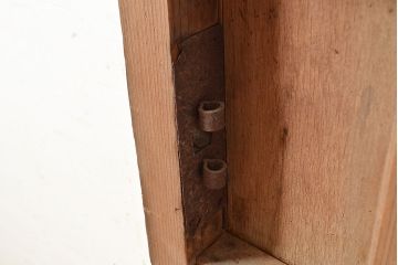 アンティーク建具　ヒノキ材　和の雰囲気を高める、重厚感のある佇まいが魅力の蔵戸(格子戸、引き戸、玄関戸)(R-048517)