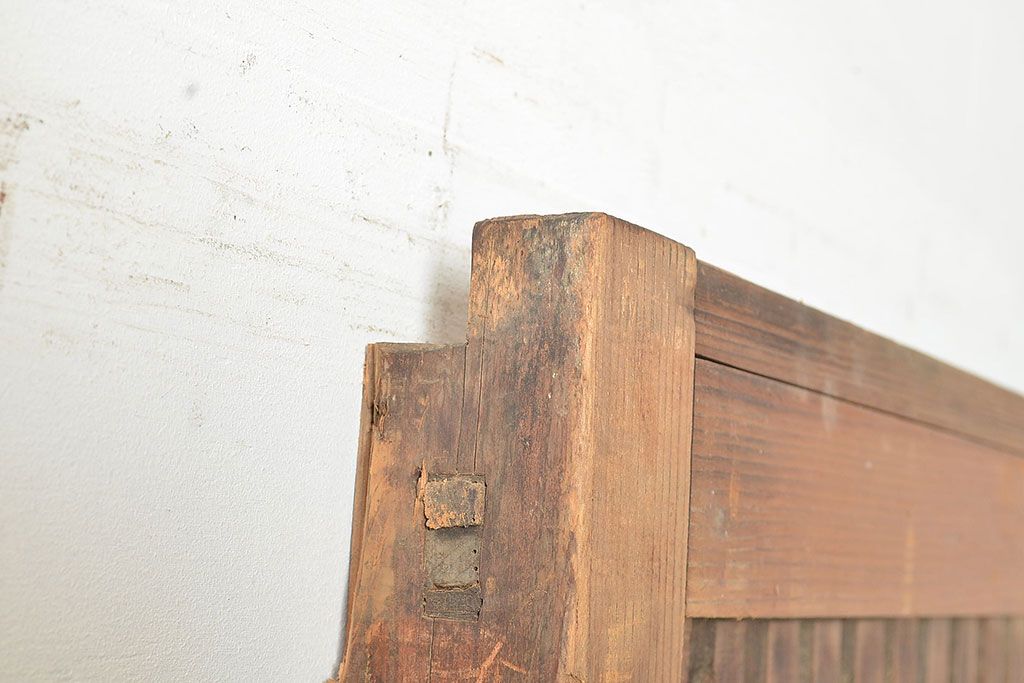 アンティーク建具　ヒノキ材　和の雰囲気を高める、重厚感のある佇まいが魅力の蔵戸(格子戸、引き戸、玄関戸)(R-048517)