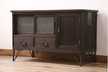 和製アンティーク　天板・脚付きリメイク　渋い風合いが魅力のローボード(テレビ台、テレビボード、収納棚)(R-048523)