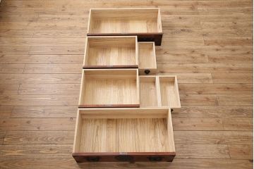 中古　伝統民芸　岩谷堂箪笥　みちのく小箪笥　天板リメイク・栗無垢材　美しい杢目と黒い金具が魅力の整理箪笥(チェスト、衣装タンス、引き出し)(R-048524)
