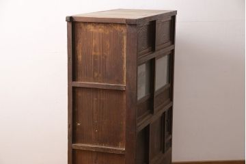 和製アンティーク　前面ケヤキ材　小振りなサイズがお部屋に取り入れやすい関東水屋箪笥(食器棚、キャビネット、収納棚)(R-048527)