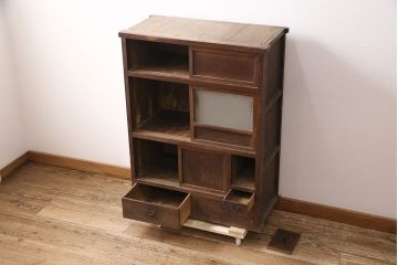 和製アンティーク　前面ケヤキ材　小振りなサイズがお部屋に取り入れやすい関東水屋箪笥(食器棚、キャビネット、収納棚)(R-048527)