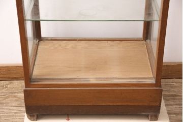 アンティーク家具　素朴で温かみのある風合いが魅力のガラスケース(ショーケース、飾り棚、陳列棚、店舗什器)(R-048532)