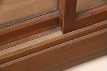 アンティーク家具　素朴で温かみのある風合いが魅力のガラスケース(ショーケース、飾り棚、陳列棚、店舗什器)(R-048532)