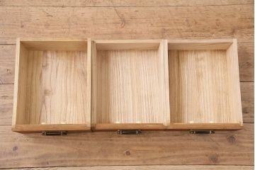 アンティーク家具　桐材　可愛らしい引手と上品な雰囲気が魅力の小引き出し(小物収納、卓上収納、引き出し、チェスト)(R-048533)