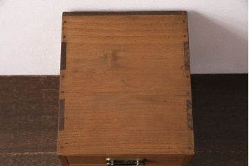 アンティーク家具　桐材　可愛らしい引手と上品な雰囲気が魅力の小引き出し(小物収納、卓上収納、引き出し、チェスト)(R-048533)