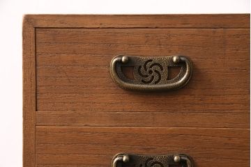 アンティーク家具　桐材　可愛らしい引手と上品な雰囲気が魅力の小引き出し(小物収納、卓上収納、引き出し、チェスト)(R-048533)