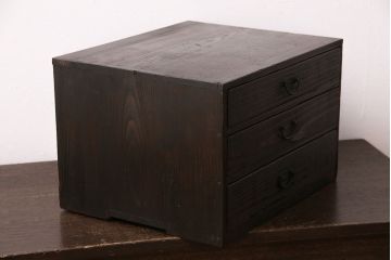 アンティーク家具　杉材の味わい深さが魅力の小引き出し(書類収納、卓上収納、引き出し、チェスト)(R-048534)
