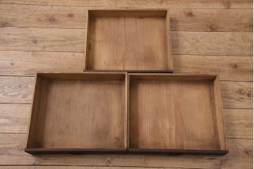 アンティーク家具　杉材の味わい深さが魅力の小引き出し(書類収納、卓上収納、引き出し、チェスト)(R-048534)