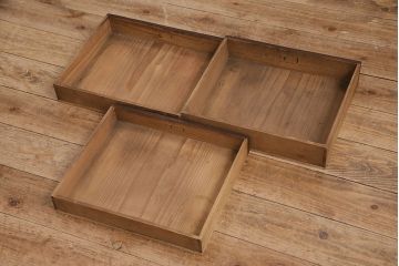 アンティーク家具　杉材の味わい深さが魅力の小引き出し(書類収納、卓上収納、引き出し、チェスト)(R-048534)
