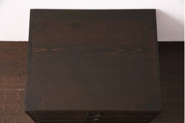 アンティーク家具　杉材の味わい深さが魅力の小引き出し(書類収納、卓上収納、引き出し、チェスト)(R-048534)