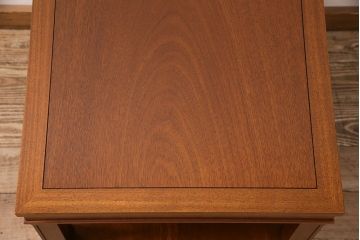 中古　DREXEL HERITAGE(ドレクセルヘリテイジ)　Triune(トライユン)シリーズ　すっきりした佇まいのエンドテーブル(定価約21万円)(サイドテーブル、飾り台)(R-048535)