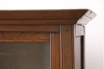 【簡易リペア限定品】アンティーク建具　栓材　レトロな引手が懐かしい雰囲気を醸しだす重ね戸棚(キャビネット、ガラスケース、ガラス戸棚、収納棚、食器棚、引き出し)(R-048542)
