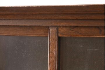 アンティーク家具　栓材　レトロな引手が懐かしい雰囲気を醸しだす重ね戸棚(キャビネット、ガラスケース、ガラス戸棚、収納棚、食器棚、引き出し)(R-048542)