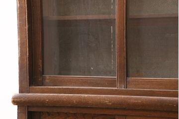 アンティーク家具　栓材　レトロな引手が懐かしい雰囲気を醸しだす重ね戸棚(キャビネット、ガラスケース、ガラス戸棚、収納棚、食器棚、引き出し)(R-048542)