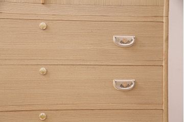 中古　伝統工芸　春日部桐たんす　衣装盆付き　飾り金具が美しい!上品な佇まいが魅力の総桐箪笥(引き出し、チェスト、和タンス、衣装箪笥、着物箪笥)(定価約98万円)(R-048543)