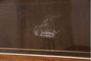 アンティーク家具　栓材　味わい深い木肌とレトロな引手が魅力の重ね戸棚(キャビネット、ガラスケース、ガラス戸棚、収納棚、食器棚、引き出し)(R-048544)