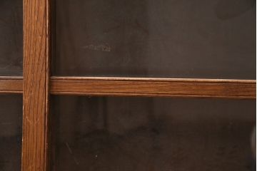 アンティーク家具　栓材　味わい深い木肌とレトロな引手が魅力の重ね戸棚(キャビネット、ガラスケース、ガラス戸棚、収納棚、食器棚、引き出し)(R-048544)