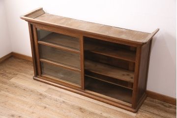 アンティーク家具　栓材　収納力抜群!味わい深い木肌が魅力の戸棚(キャビネット、ガラスケース、ガラス戸棚、収納棚)(R-048545)