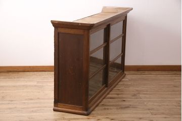 アンティーク家具　栓材　収納力抜群!味わい深い木肌が魅力の戸棚(キャビネット、ガラスケース、ガラス戸棚、収納棚)(R-048545)