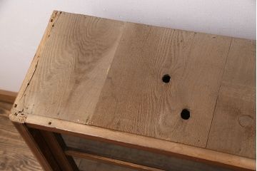 アンティーク家具　栓材　味わい深い木肌とレトロな引手が魅力の戸棚(キャビネット、ガラス戸棚、引き出し、収納棚、食器棚)(R-048546)