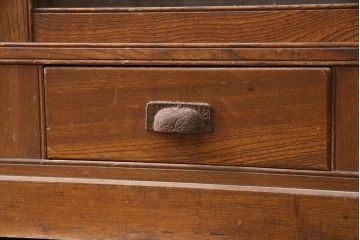 アンティーク家具　栓材　味わい深い木肌とレトロな引手が魅力の戸棚(キャビネット、ガラス戸棚、引き出し、収納棚、食器棚)(R-048546)