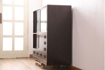 中古　伝統民芸家具　岩谷堂箪笥の上質な和の趣漂うサイドボード(収納棚、戸棚、食器棚、茶棚)(定価約50万円)(R-048547)