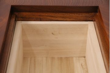 中古　総ケヤキ材　四尺　杢目が美しい!和の趣漂う重厚な佇まいの関西長火鉢(木製火鉢、囲炉裏)(R-048552)