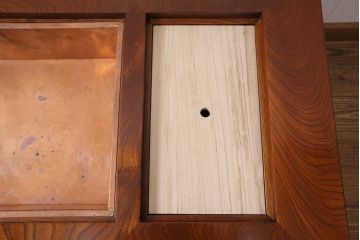 中古　総ケヤキ材　四尺　杢目が美しい!和の趣漂う重厚な佇まいの関西長火鉢(木製火鉢、囲炉裏)(R-048552)