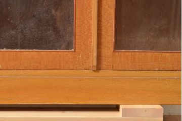 和製アンティーク　水色のペイントがアクセントのレトロな雰囲気を醸しだすブックケース(本箱、本棚、キャビネット、収納棚)(R-048554)