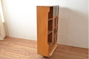 和製アンティーク　水色のペイントがアクセントのレトロな雰囲気を醸しだすブックケース(本箱、本棚、キャビネット、収納棚)(R-048554)