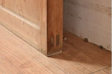 和製アンティーク　窓付き　シンプルなデザインが取り入れやすい木製の扉(ドア、木製ドア、建具)(R-048563)