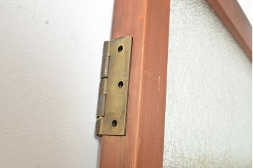 ヴィンテージ建具　昭和中期　2種類のレトロなガラスで違った輝きを楽しめる木製ドア1枚　(R-048564)