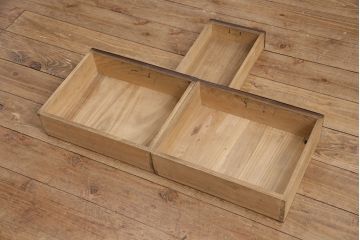 和製アンティーク　縞黒檀材の木目がアクセントになる上品な佇まいの茶棚(収納棚、飾り棚、戸棚)(R-048566)