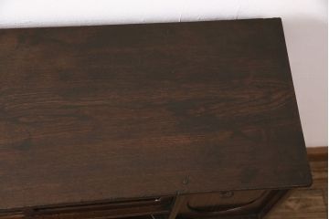 和製アンティーク　縞黒檀材の木目がアクセントになる上品な佇まいの茶棚(収納棚、飾り棚、戸棚)(R-048566)