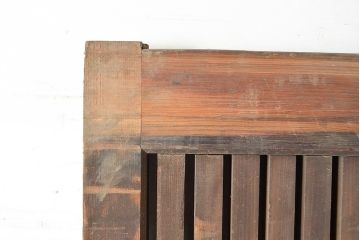 アンティーク建具　明治～大正期　整然と並ぶ縦桟が和モダンな印象を高めるヒノキ材製蔵戸1枚　(R-048567)