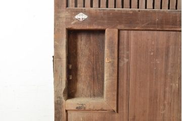 アンティーク建具　明治～大正期　整然と並ぶ縦桟が和モダンな印象を高めるヒノキ材製蔵戸1枚　(R-048567)