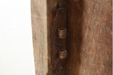 アンティーク建具　明治～大正期　整然と並ぶ縦桟が和モダンな印象を高めるヒノキ材製蔵戸1枚　(R-048567)