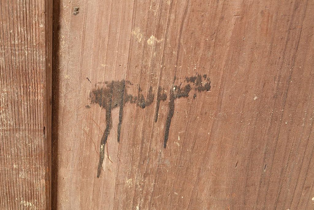 アンティーク建具　明治～大正期　整然と並ぶ縦桟が和モダンな印象を高めるヒノキ材製蔵戸1枚　(R-048567)