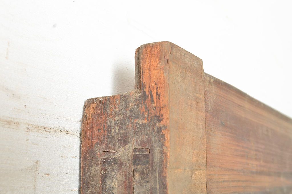 アンティーク建具　明治～大正期　整然と並ぶ縦桟が和モダンな印象を高めるヒノキ材製蔵戸1枚　(R-048567)