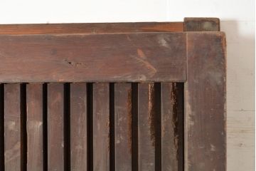 アンティーク建具　明治～大正期　整然と並ぶ縦桟が和モダンな印象を高めるヒノキ材製蔵戸1枚　(R-048567)